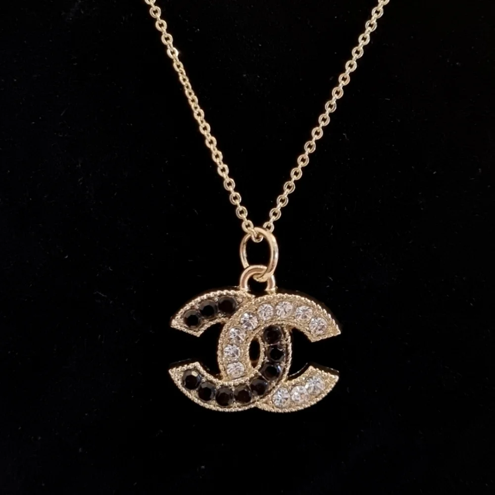 CHANEL Authentic Vintage Gold necklace - Picture 2 of 3